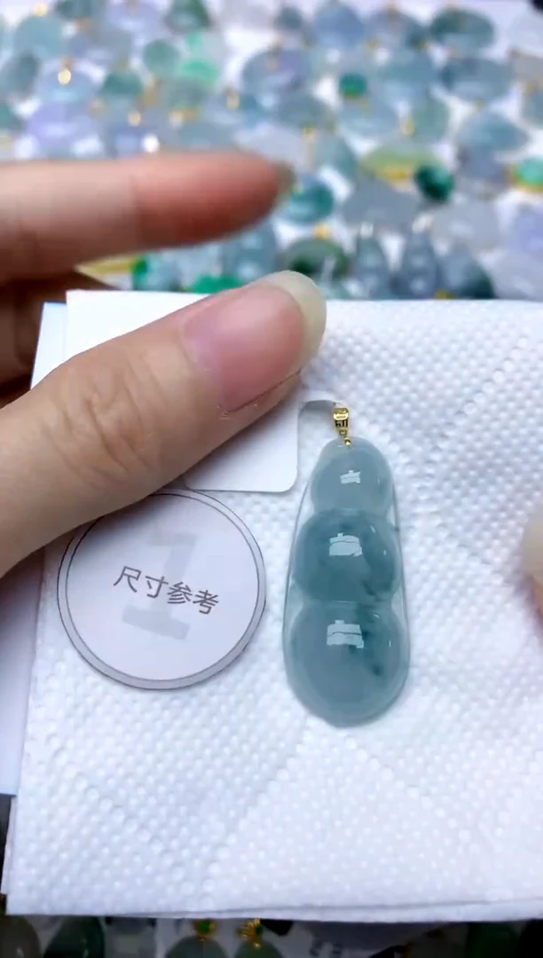 颈饰18K金镶嵌翡翠天然A货翡翠
