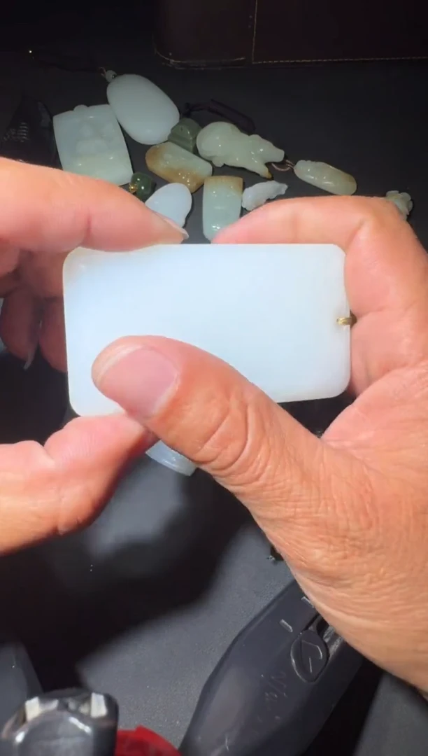 未镶嵌和田玉（糖玉）挂件和田玉