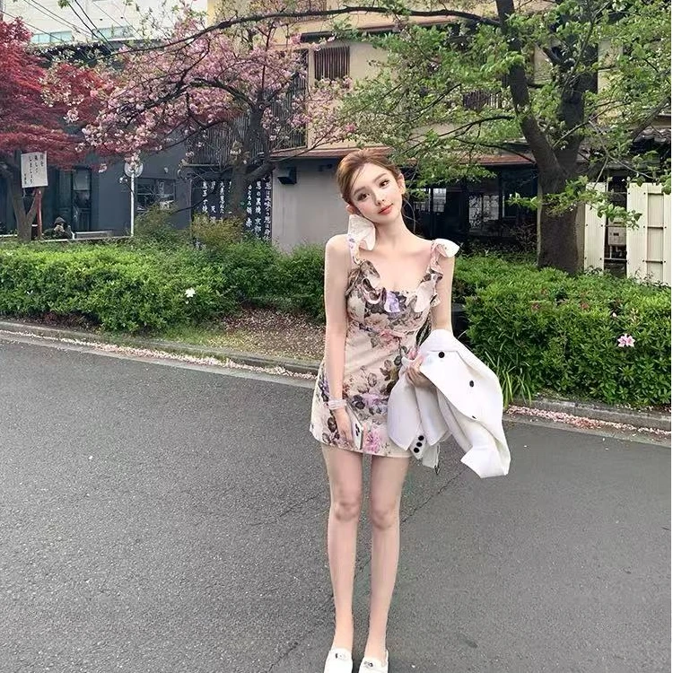 韩系时尚性感纯欲碎花连衣裙女2025夏季新款时尚显瘦收腰度假短裙