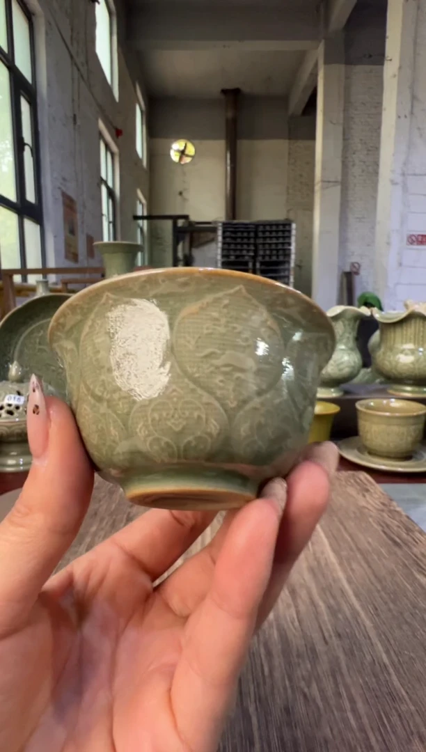 微瑕耀州窑鸳鸯小杯一只