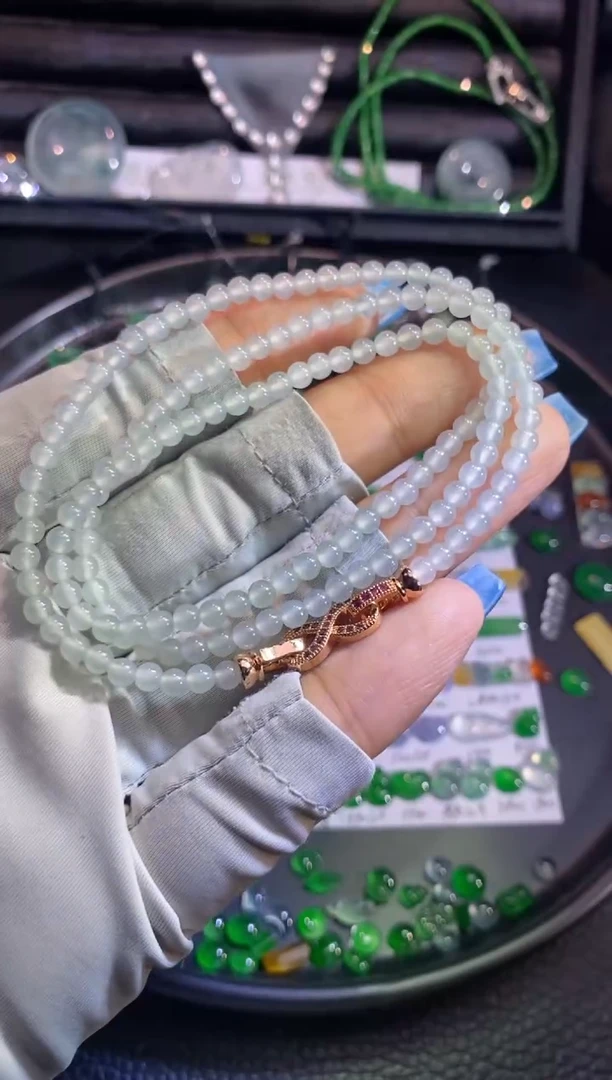 翡翠挂件未镶嵌珠串