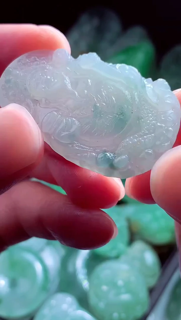 未镶嵌定制翡翠八****?翡翠毛货定制