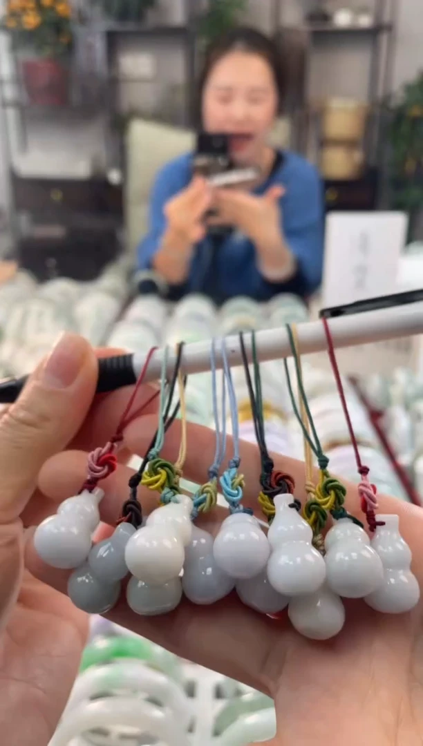 【闪购商品】翡翠吊坠(不含链)未镶嵌多样性发货 发一件