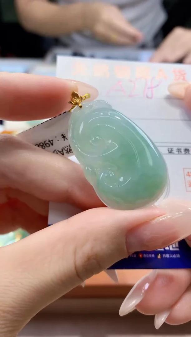 翡翠18K金镶嵌颈饰天然A货翡翠挂件