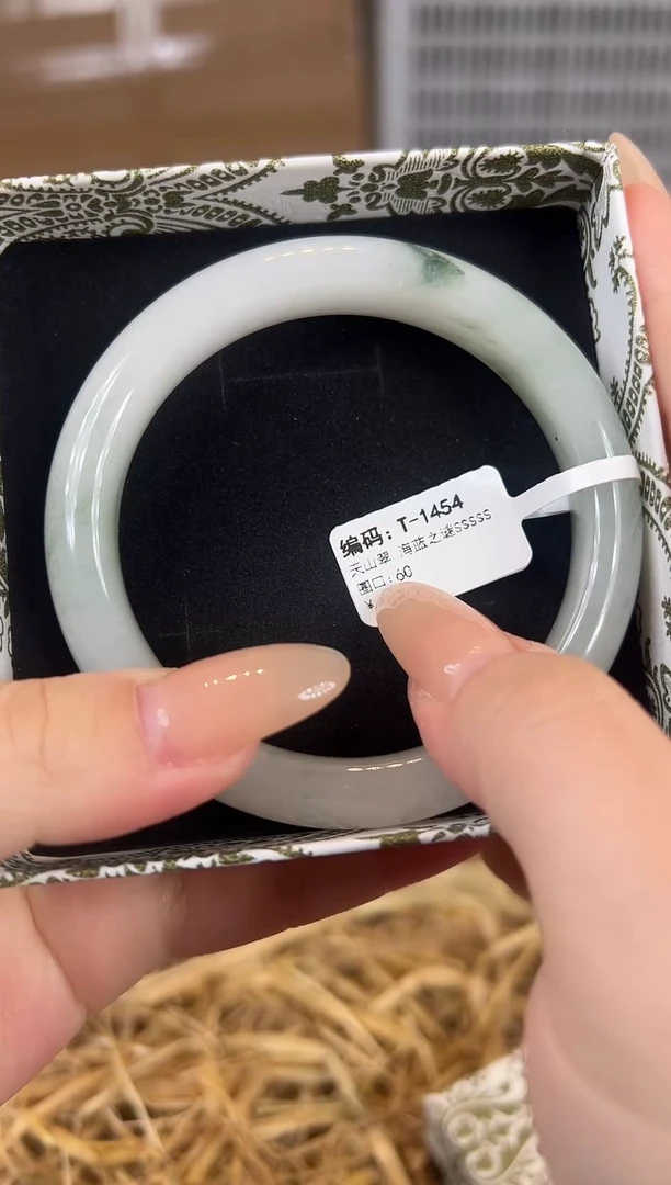 未镶嵌手镯石英质玉T1454