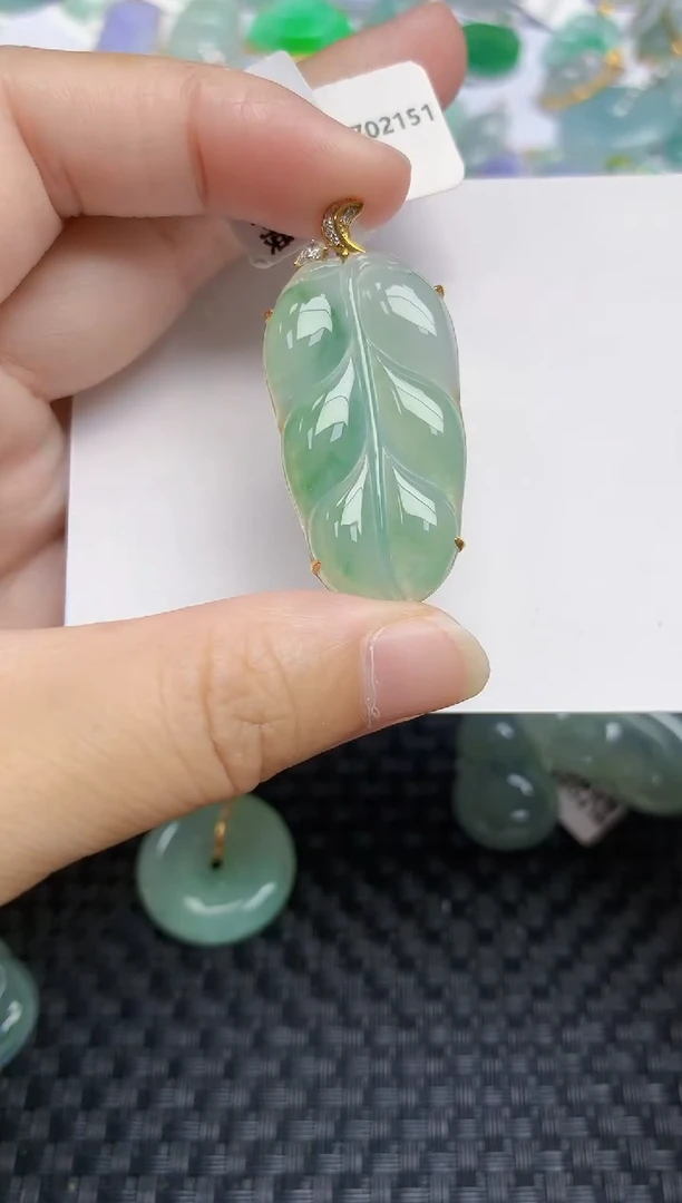 翡翠18K金镶嵌颈饰天然A货翡翠