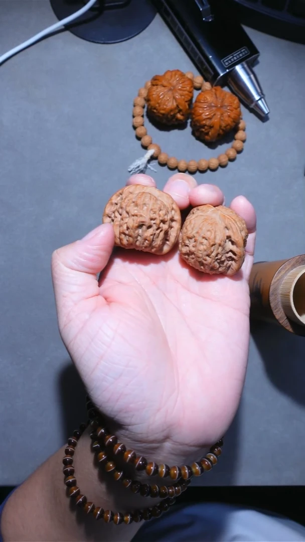 把件文玩核桃善****！j3436 39血麒麟核桃一对