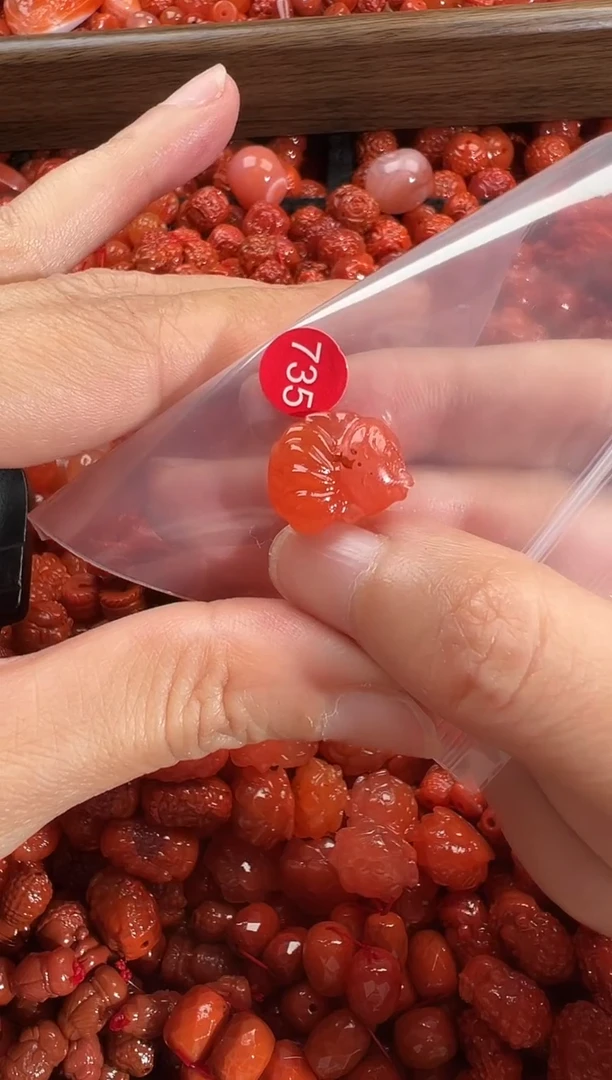 颈饰未镶嵌南红玛瑙1