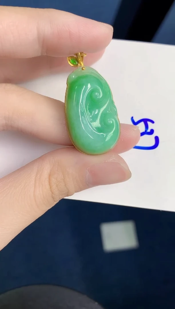 颈饰18K金镶嵌翡翠天然翡翠缅甸A货