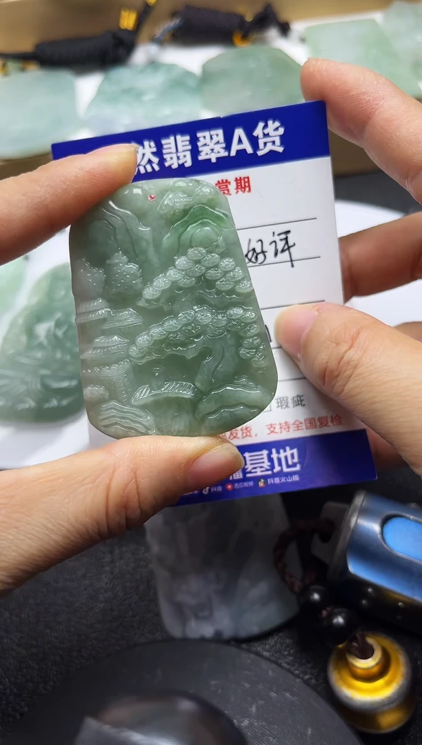 颈饰未镶嵌翡翠