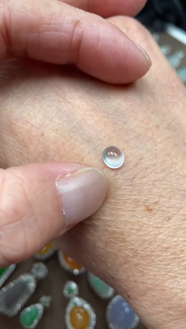 【闪购商品】翡翠吊坠(不含链)未镶嵌蛋面