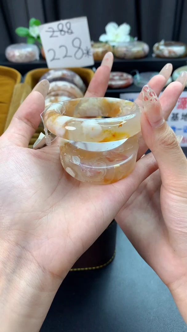未镶嵌手镯石英质玉（52圈口）赠送镯心