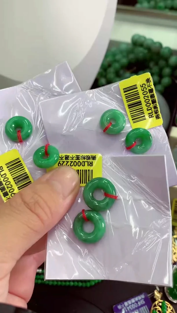 翡翠未镶嵌颈饰多样性发货其中一对