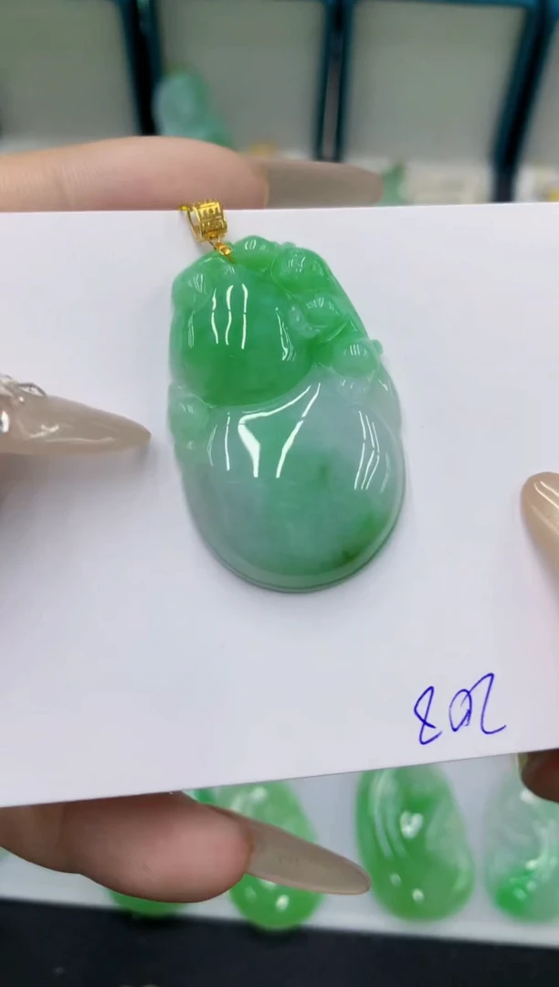 翡翠18K金镶嵌颈饰111111111111111