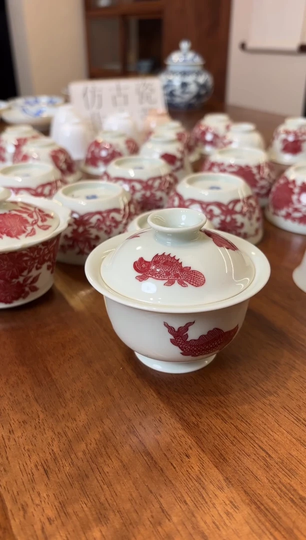 槱*定向釉里红鱼盖碗