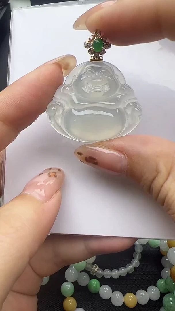 颈饰18K金镶嵌翡翠佛公