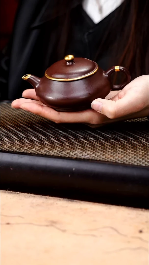 茶壶紫砂四号井茄皮紫泥描金薄胎明炉150cc