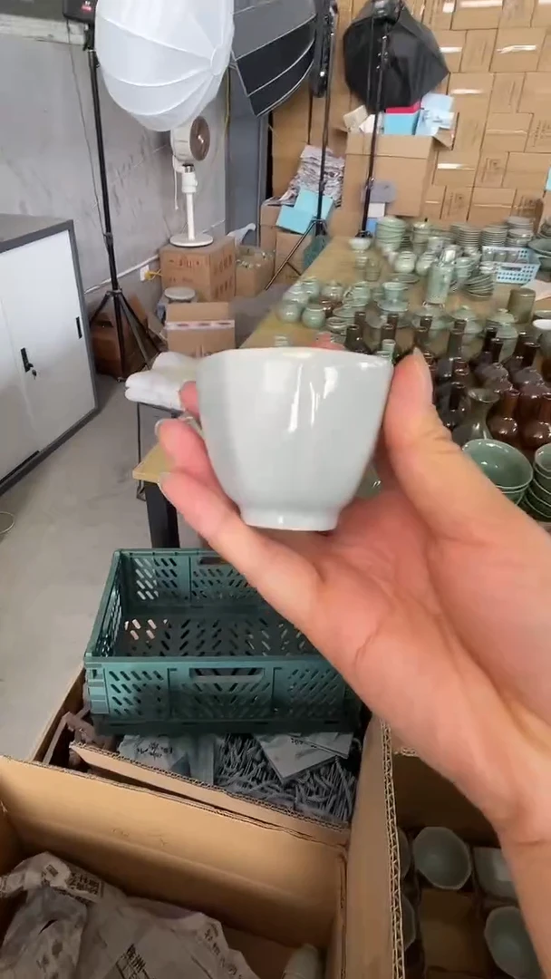 瓷微瑕天青色八方杯一只