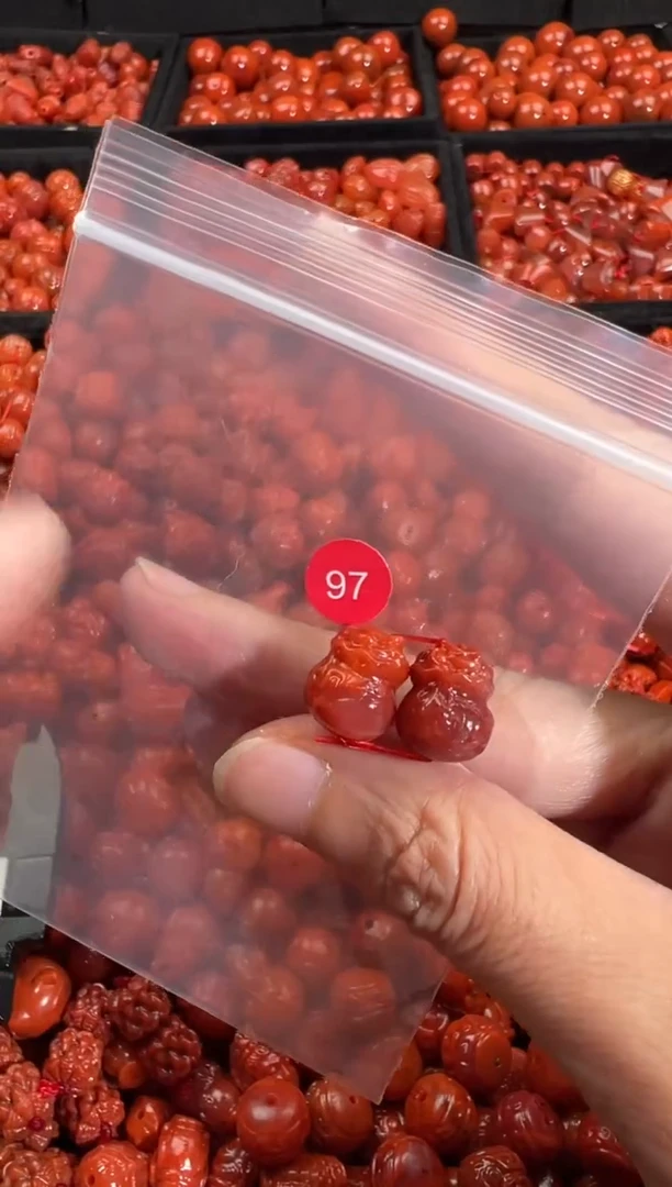 颈饰未镶嵌南红玛瑙1