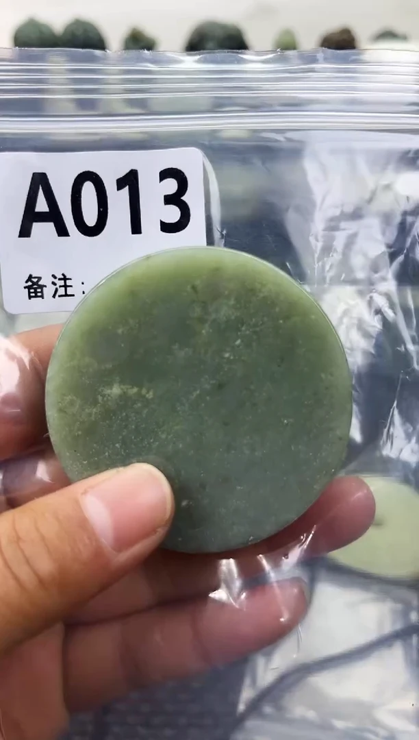 未镶嵌和田玉珠宝半成品镯芯