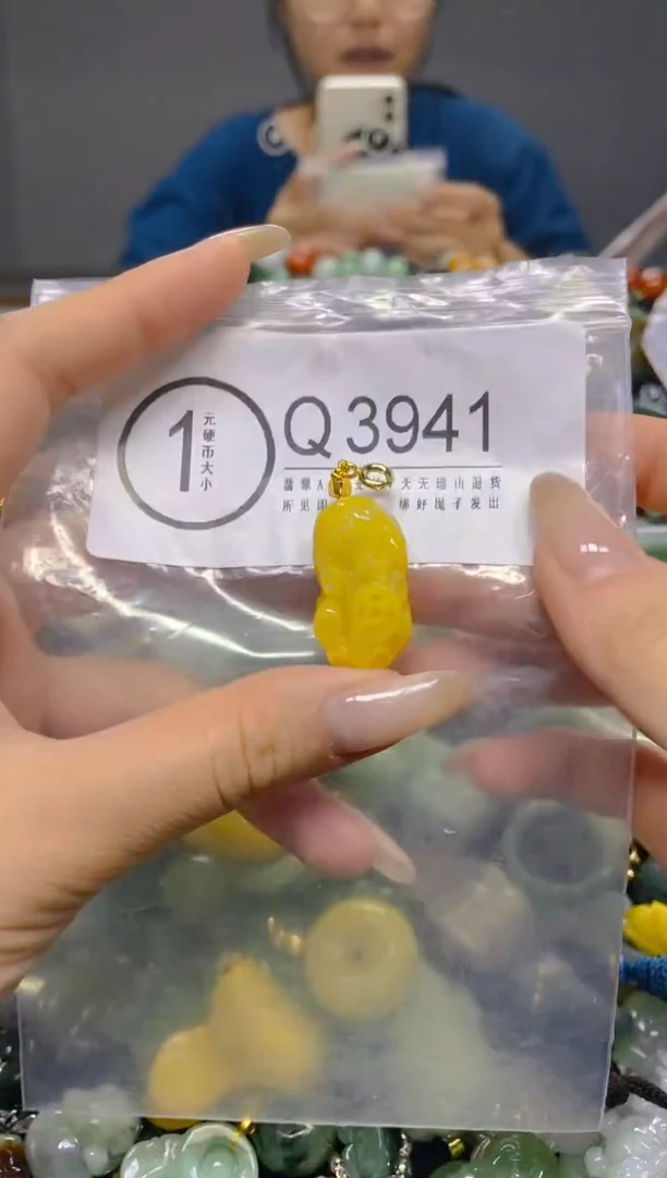 颈饰未镶嵌翡翠/ Q /翡翠A货，一件也是批发价