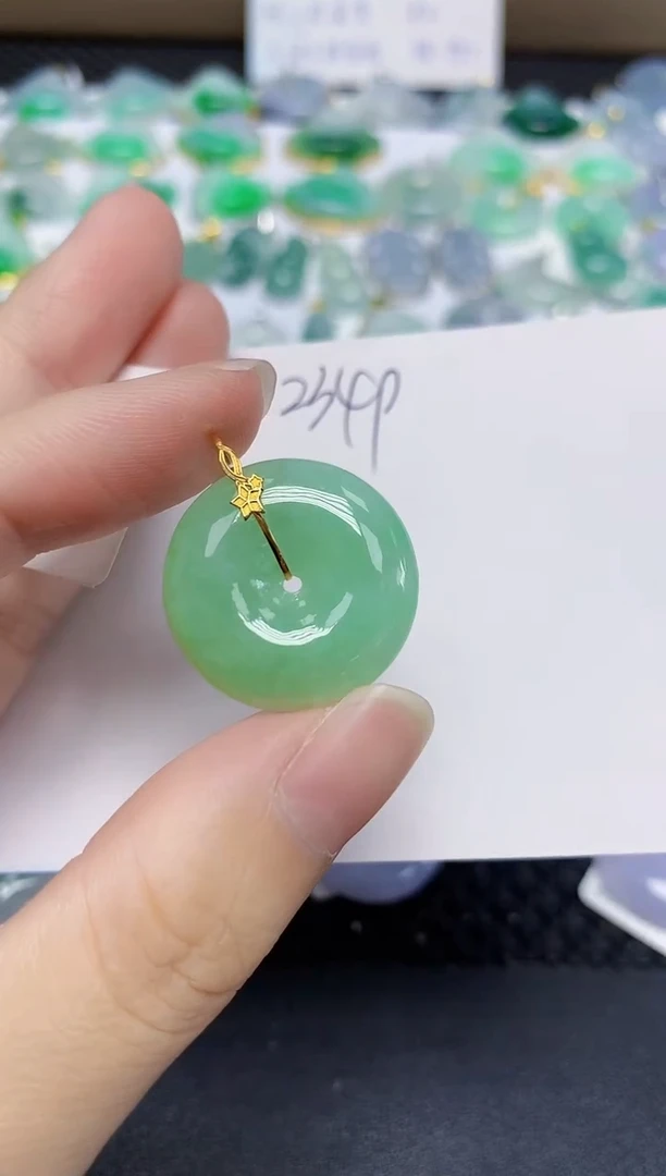 翡翠18K金镶嵌颈饰天然缅甸翡翠A货