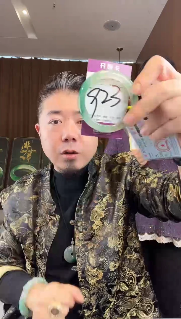 【闪购商品】石英质玉手镯未镶嵌非洲翠