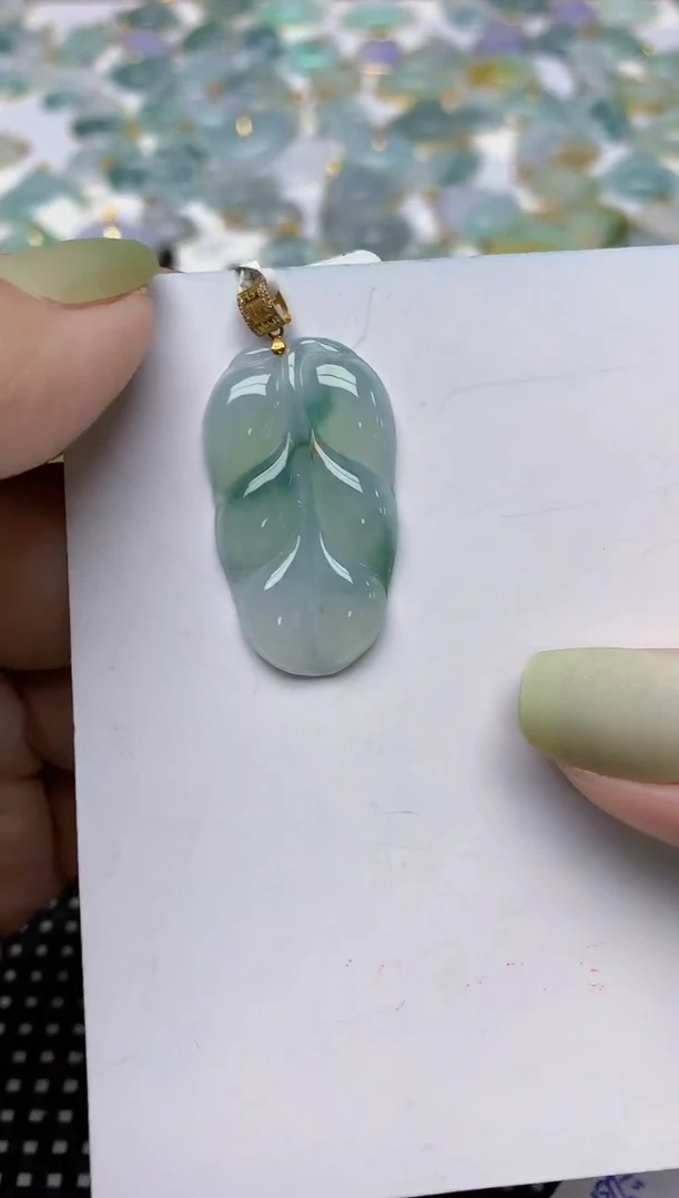 翡翠18K金镶嵌颈饰天然翡翠A货