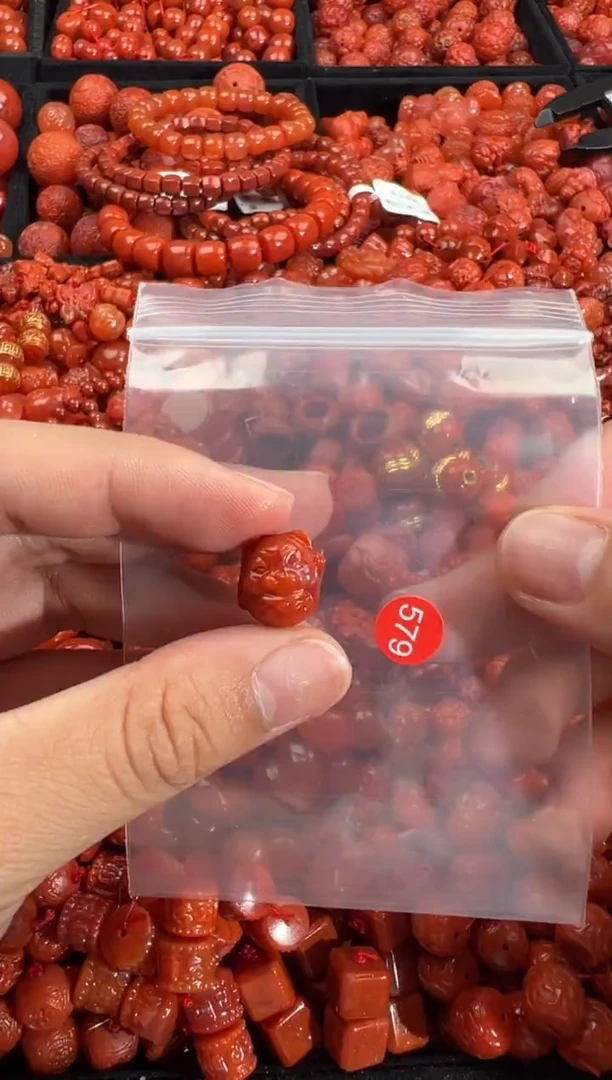 南红玛瑙未镶嵌颈饰1
