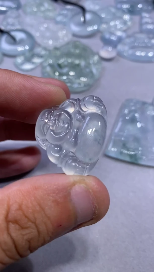 吊坠(不含链)未镶嵌翡翠佛公8800  23.4  29.2  4.9