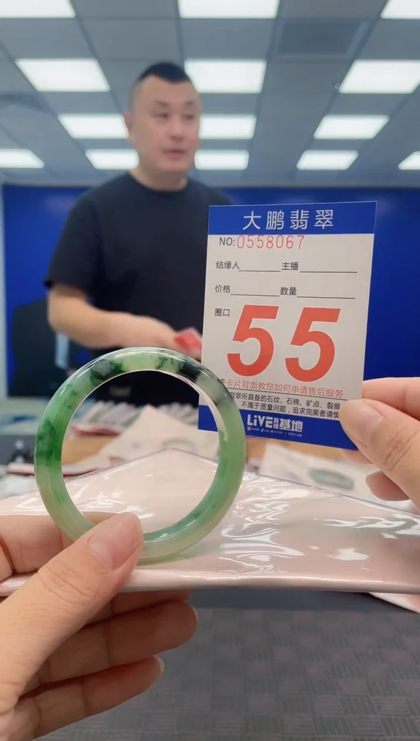 翡翠手镯未镶嵌AAAAAAAA