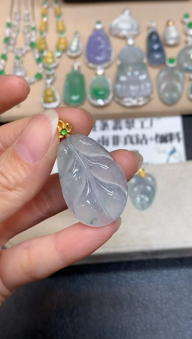 吊坠(不含链)18K金镶嵌翡翠芭蕉叶【无服务费