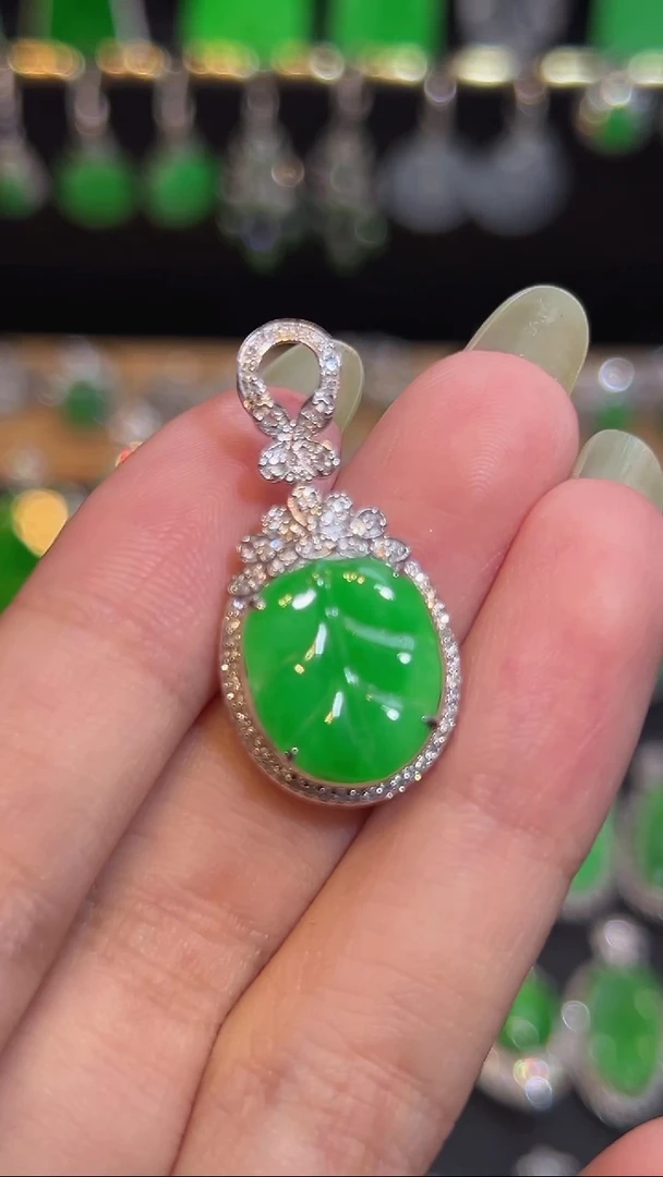 颈饰未镶嵌翡翠吊坠