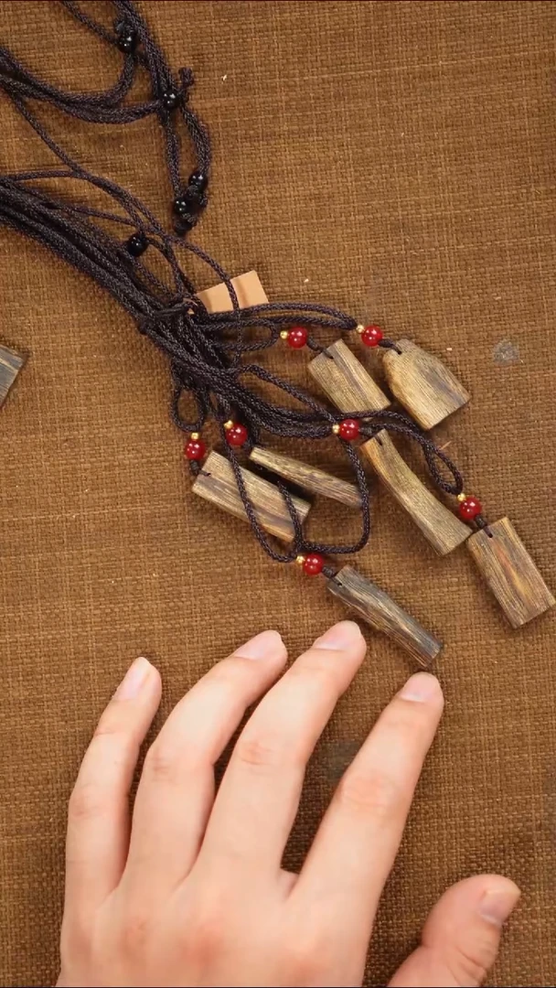 沉香沉香碎屑乌身白奇醇化坠子1.4g