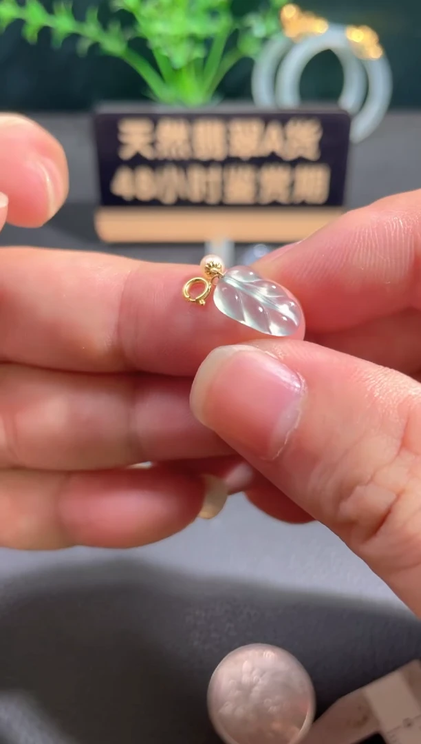 翡翠18K金镶嵌颈饰翡翠