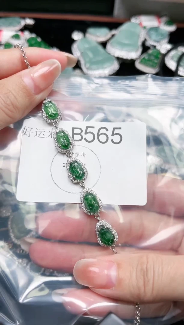 【闪购商品】翡翠颈饰未镶嵌赠皮绳565