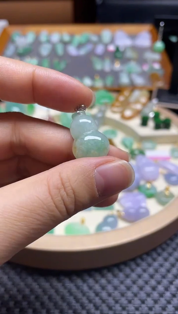 【闪购商品】翡翠颈饰18K金镶嵌葫芦