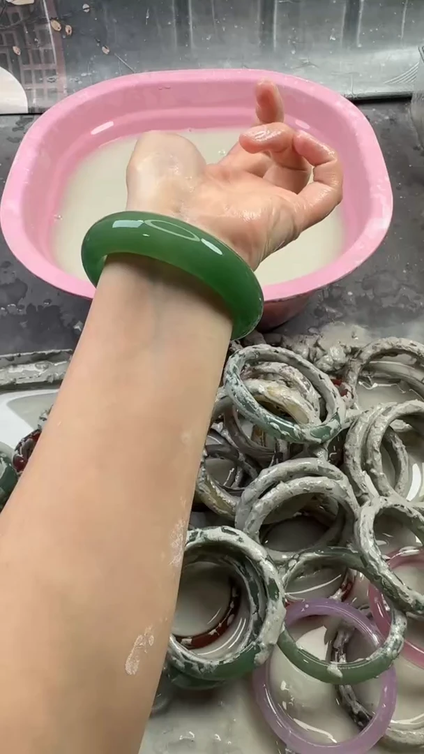 【闪购商品】石英质玉手镯未镶嵌44 63