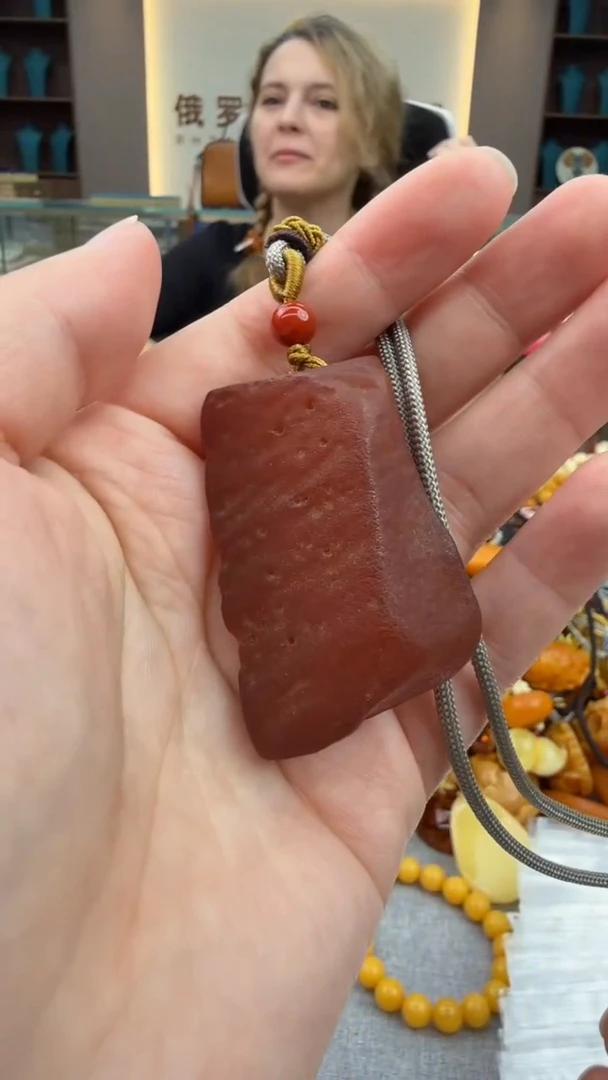 琥珀颈饰未镶嵌31秒拍号 假一罚三