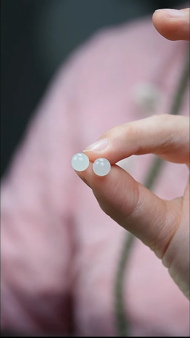 18K金镶嵌和田玉（白玉）耳饰60