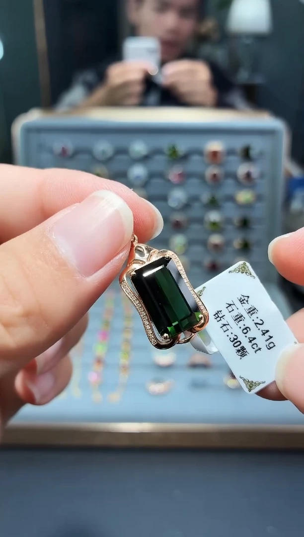 颈饰18K金镶嵌碧玺6.4..