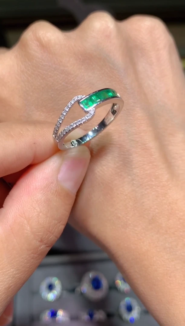 【闪购商品】祖母绿戒指18K金镶嵌0.5ct