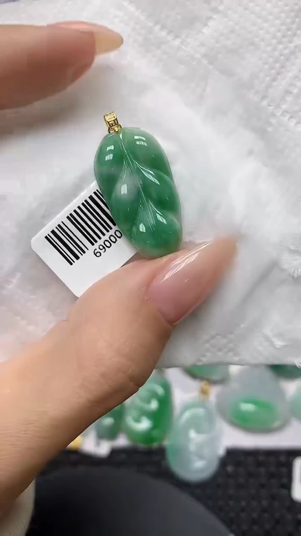 颈饰18K金镶嵌翡翠11111111111