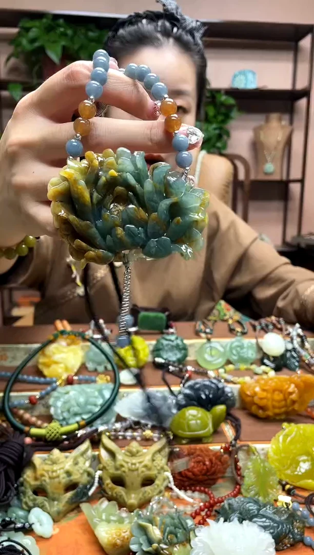 未镶嵌岫玉颈饰·
