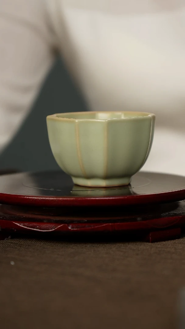 全品 粉青 四方葵口杯 带底款