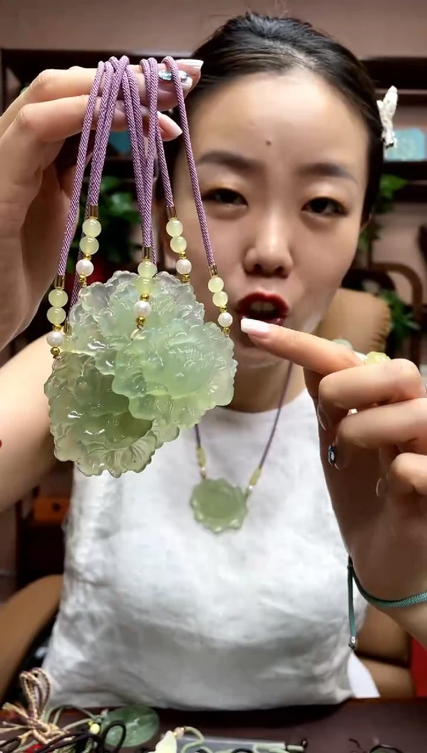 岫玉未镶嵌吊坠多样性发货发其中之一