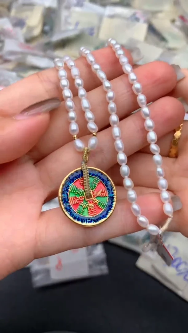 颈饰18K金镶嵌淡水珍珠一