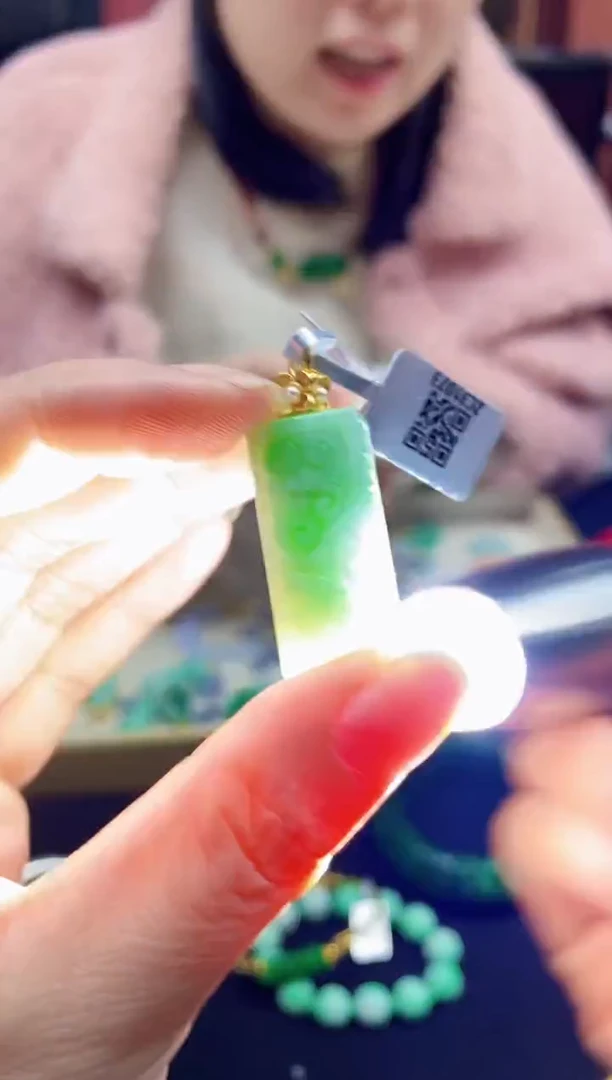 颈饰未镶嵌翡翠吊坠-128