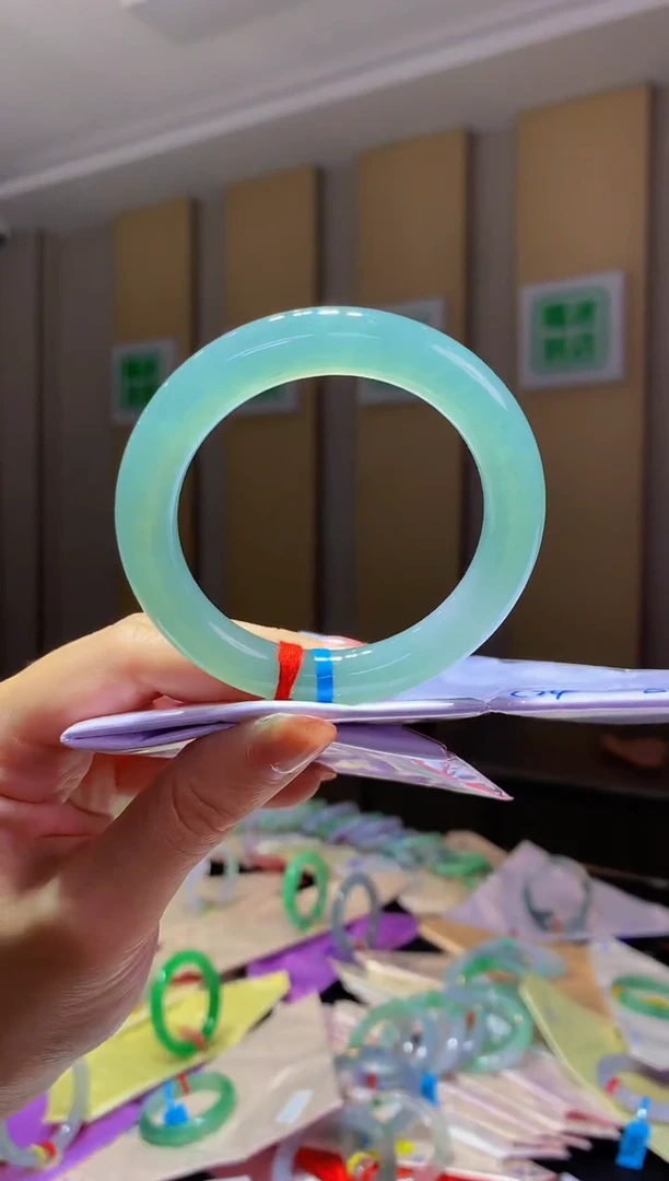 未镶嵌手镯翡翠- C34圈口 54.3全款11.8万 定金2万