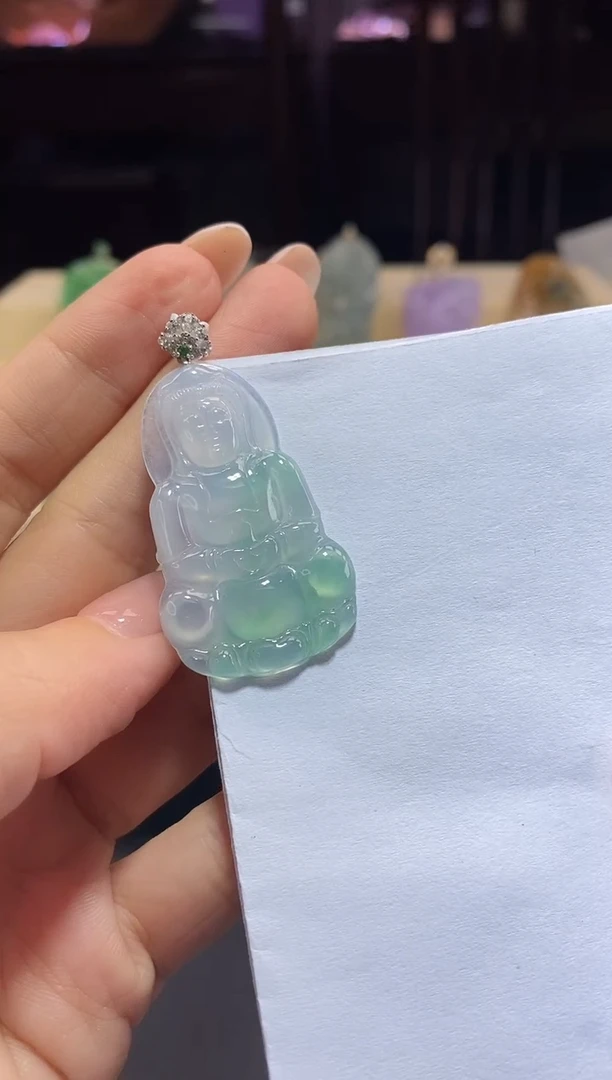 翡翠18K金镶嵌颈饰观音